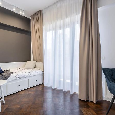 Elegant Two Bedrooms Apartment Bucharest Exterior photo