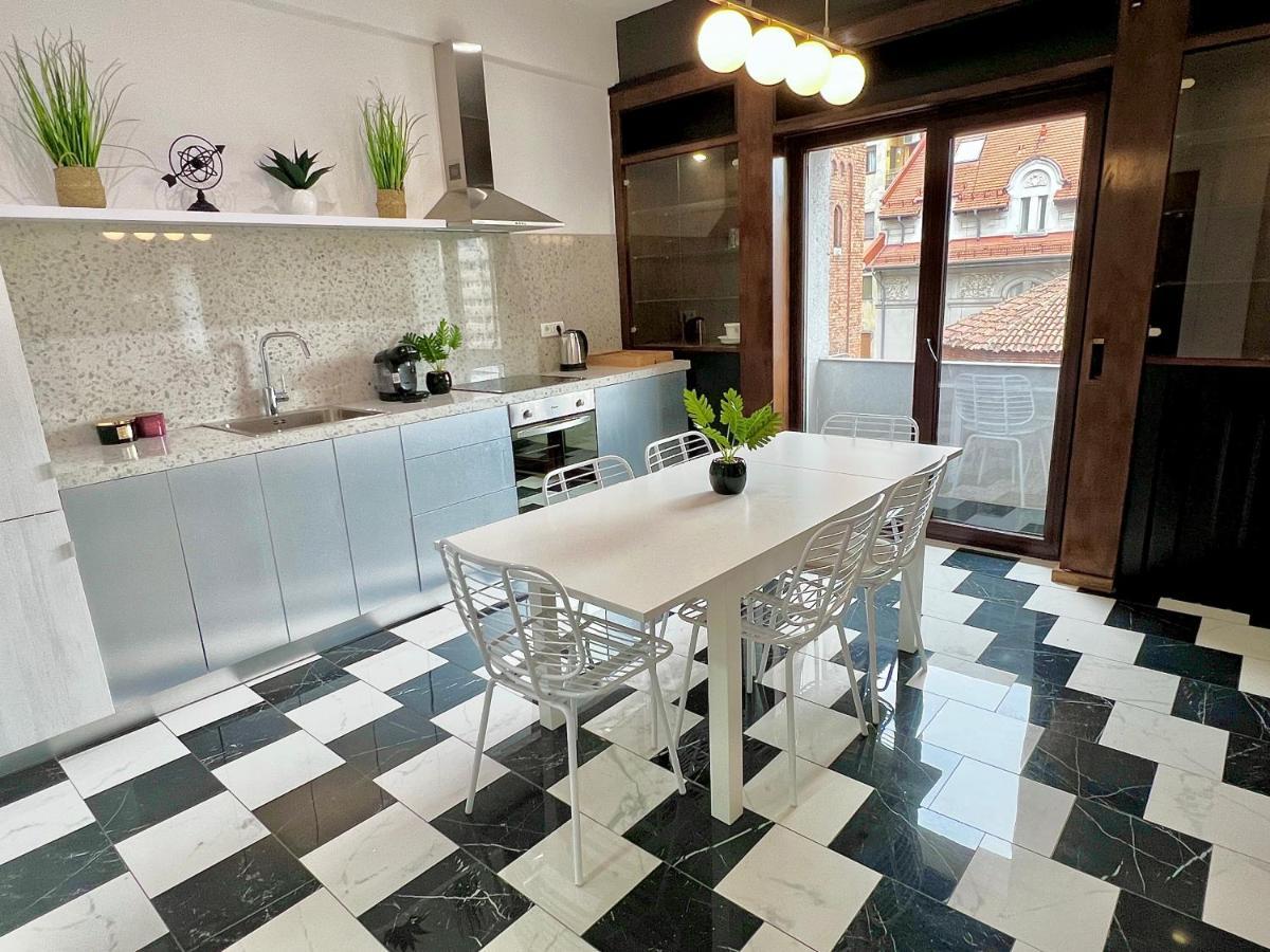 Elegant Two Bedrooms Apartment Bucharest Exterior photo