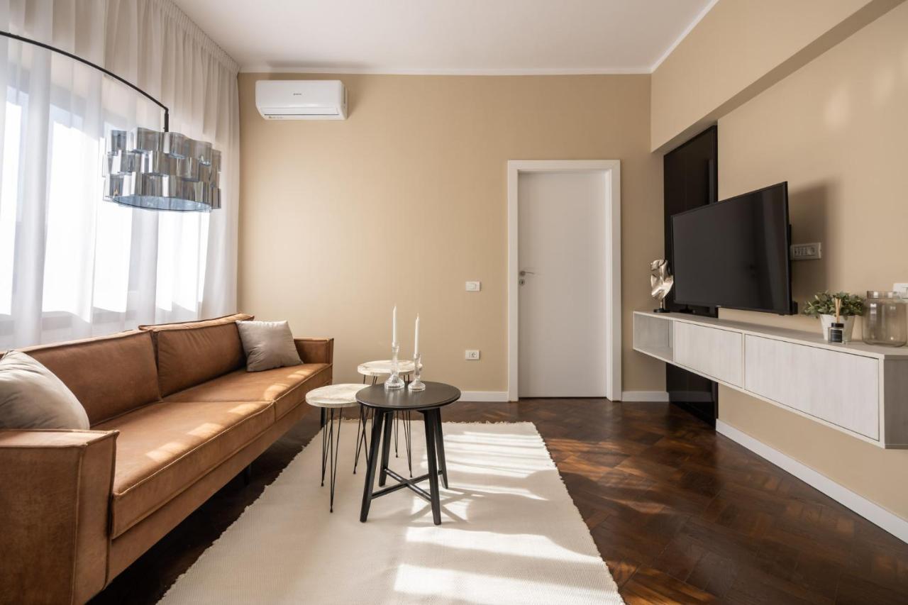 Elegant Two Bedrooms Apartment Bucharest Exterior photo