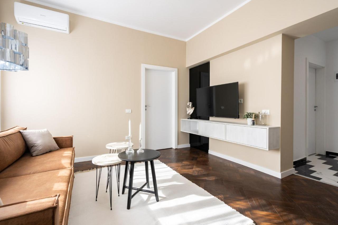 Elegant Two Bedrooms Apartment Bucharest Exterior photo