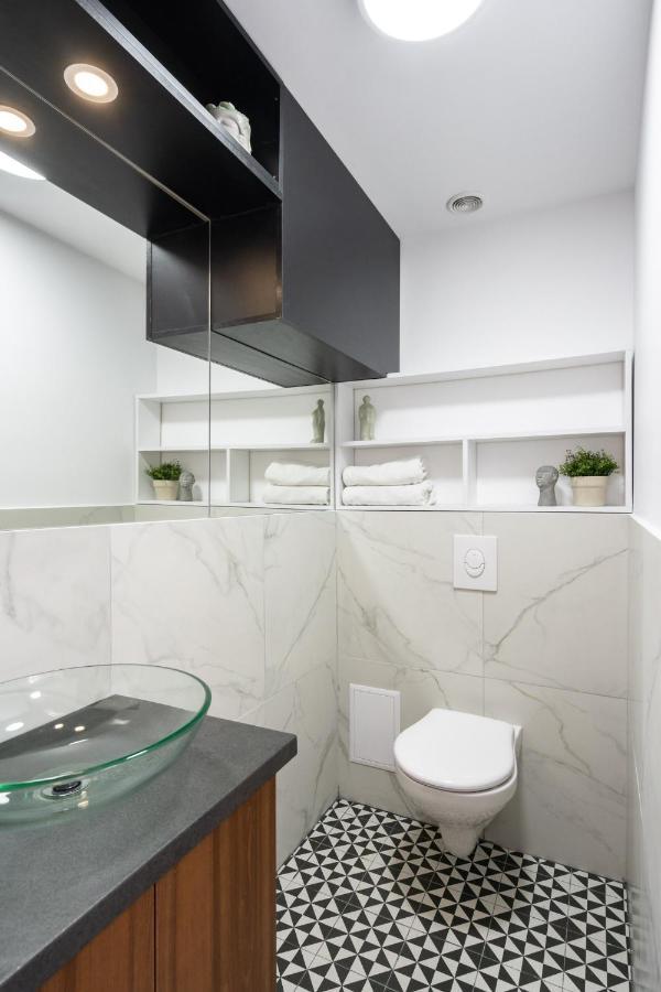 Elegant Two Bedrooms Apartment Bucharest Exterior photo